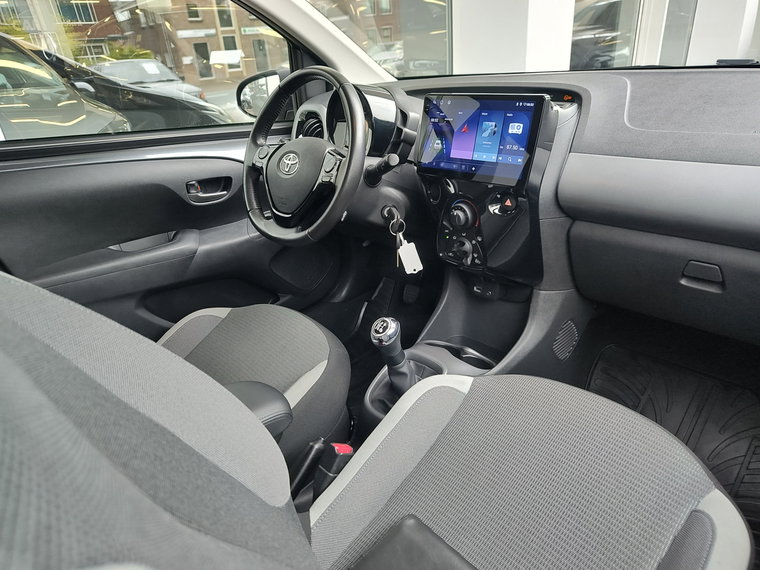 Vehicle Image 9