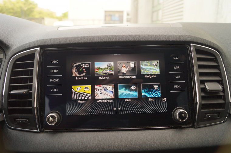 Vehicle Image 25