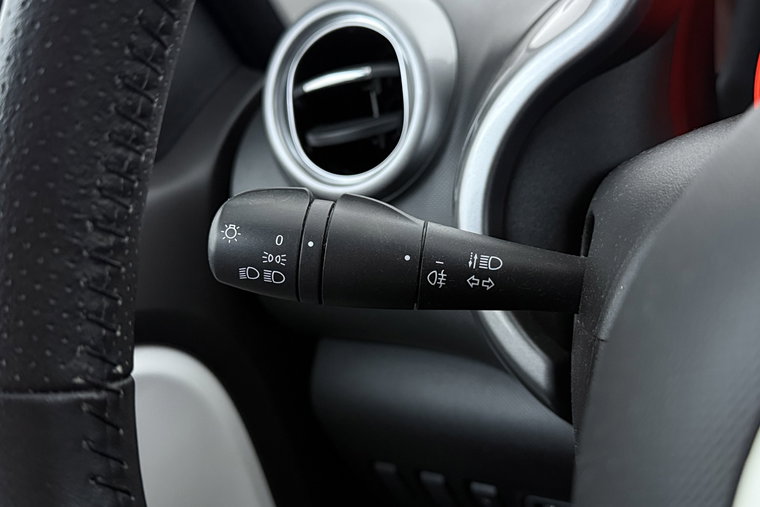 Vehicle Image 25