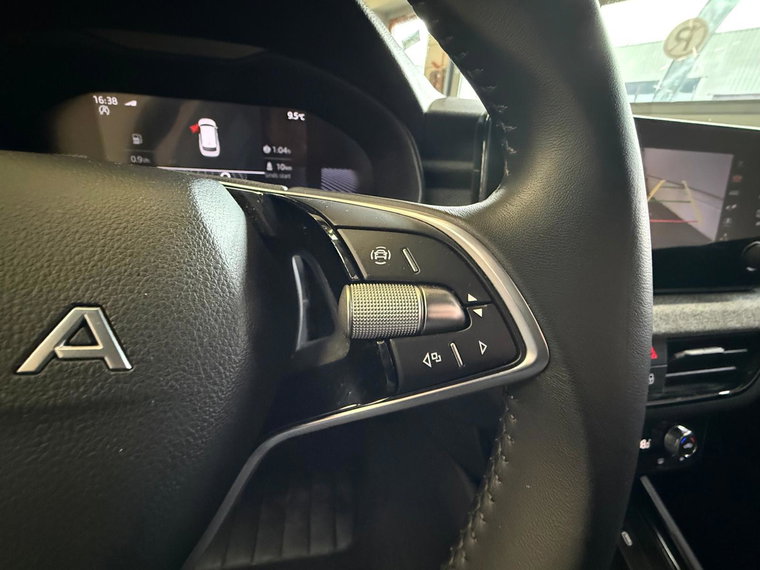 Vehicle Image 18