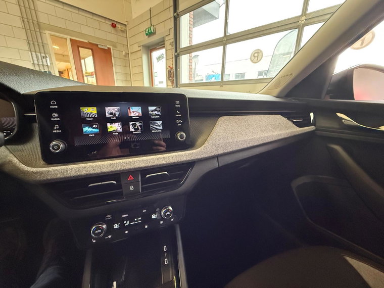 Vehicle Image 22
