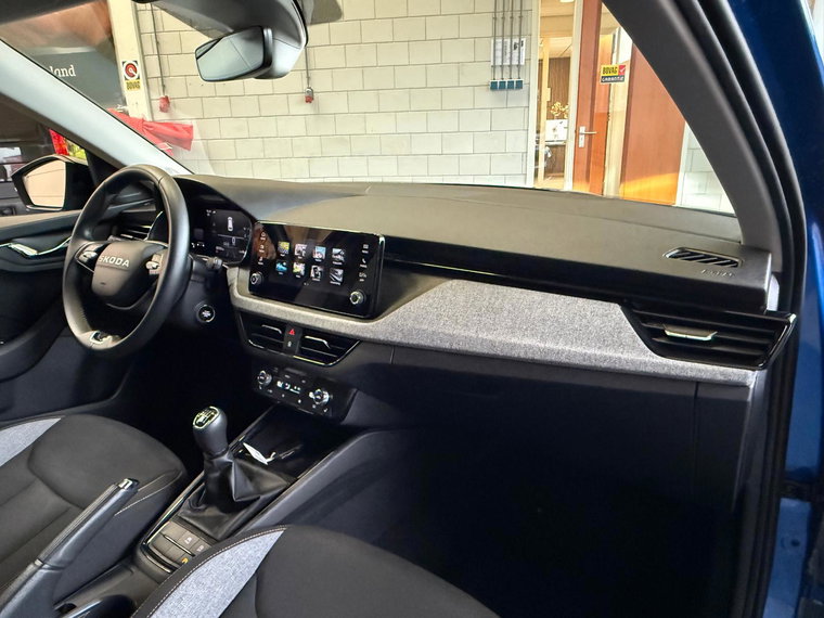Vehicle Image 28