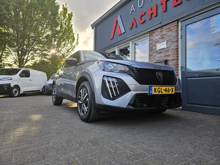 Vehicle Image 13