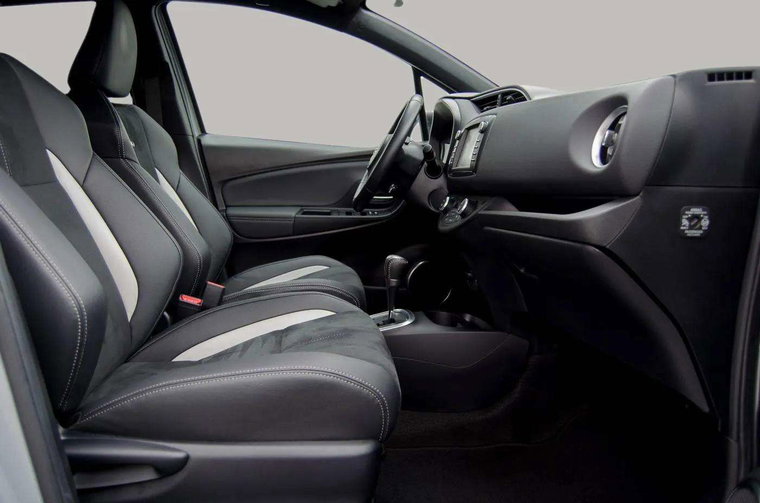 Vehicle Image 12
