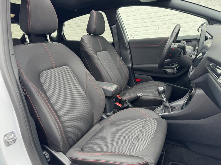 Vehicle Image 16
