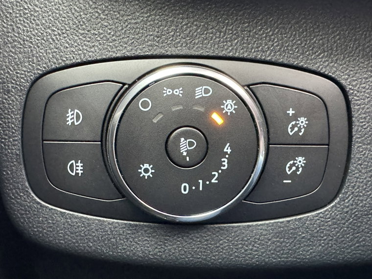 Vehicle Image 25
