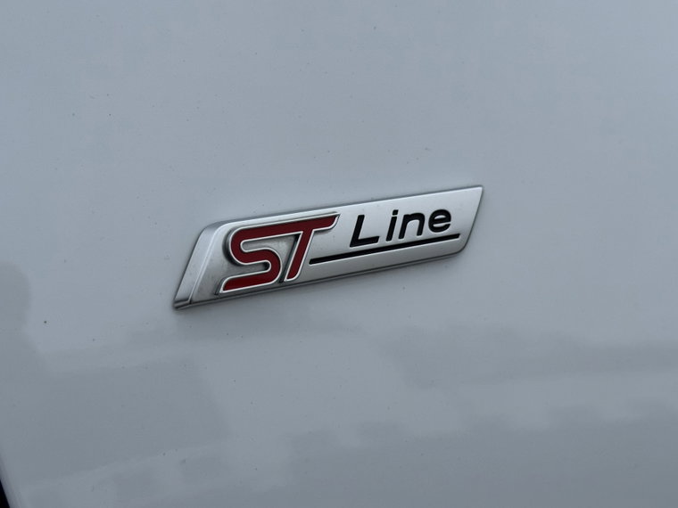 Vehicle Image 32