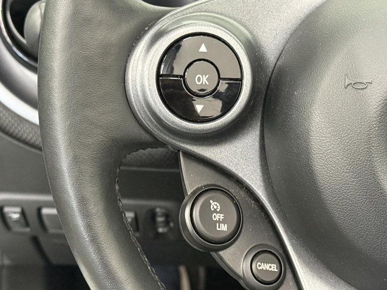 Vehicle Image 28