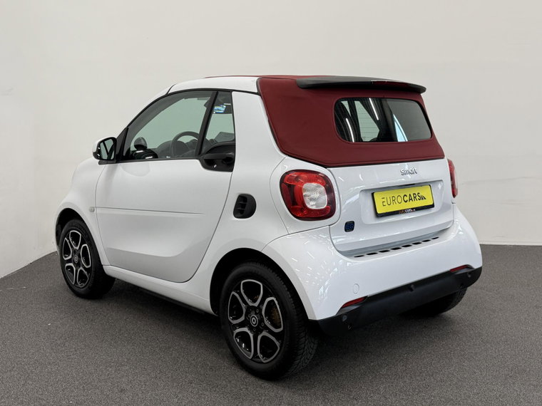 Vehicle Image 32