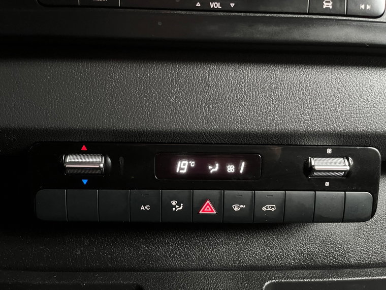 Vehicle Image 29