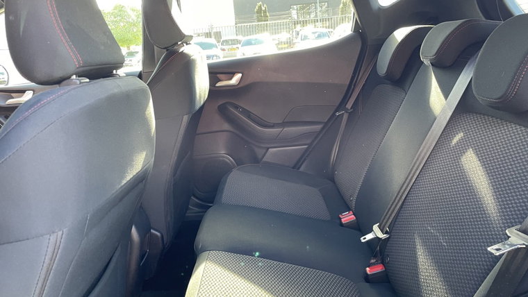 Vehicle Image 25