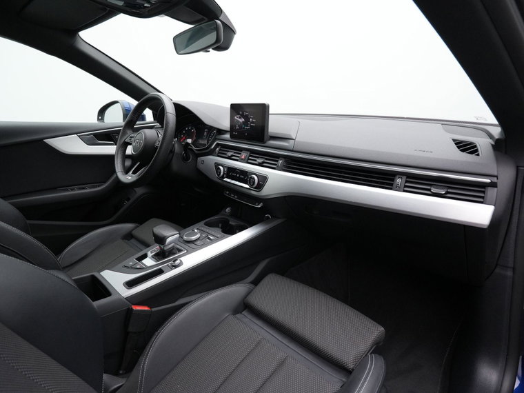 Vehicle Image 32