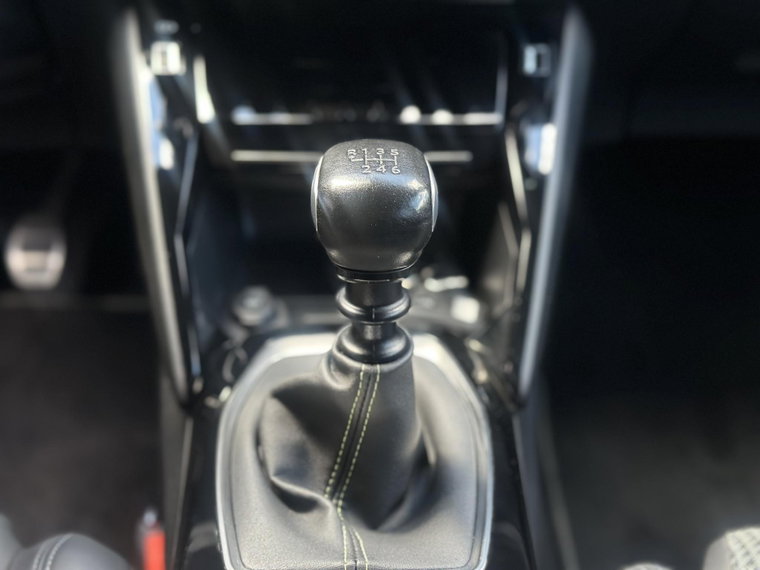 Vehicle Image 25