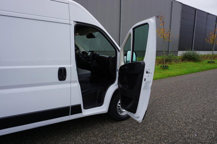 Vehicle Image 40