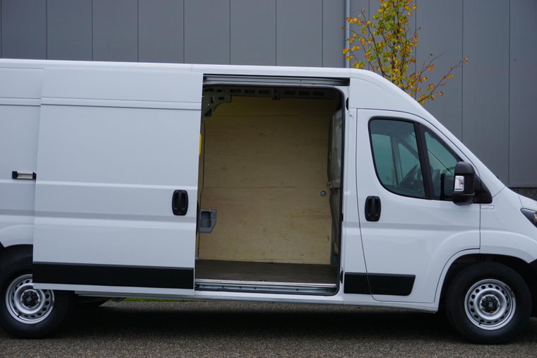 Vehicle Image 43