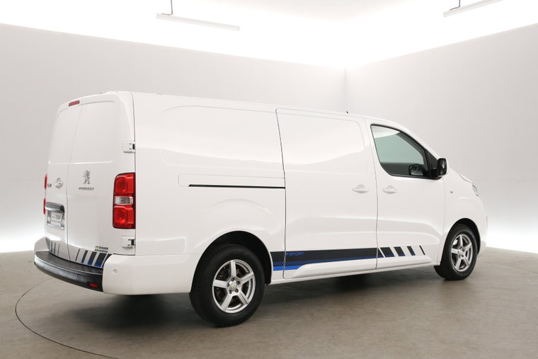 Vehicle Image 32