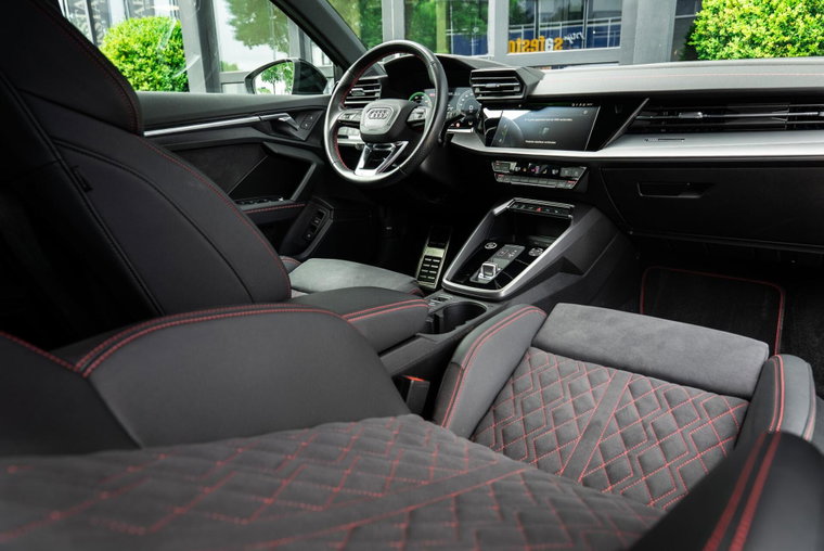 Vehicle Image 18