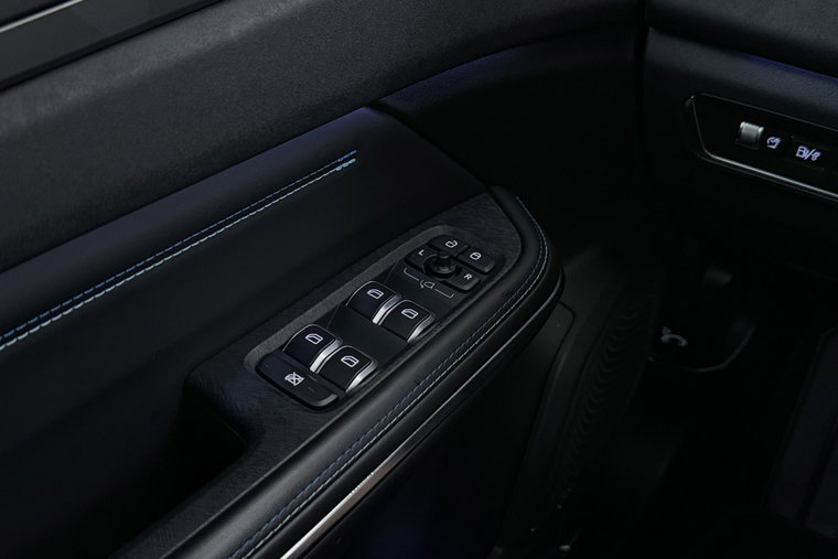 Vehicle Image 35