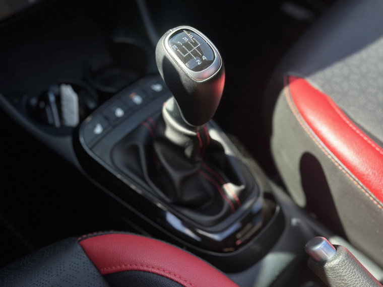 Vehicle Image 25