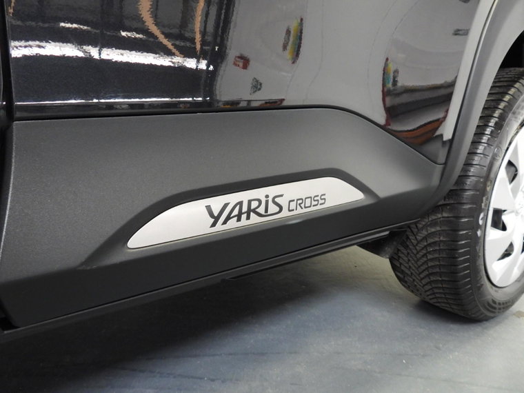 Vehicle Image 25