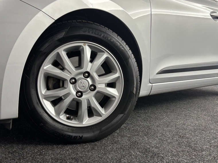 Vehicle Image 30