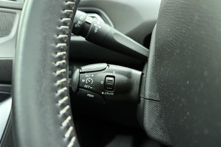 Vehicle Image 28