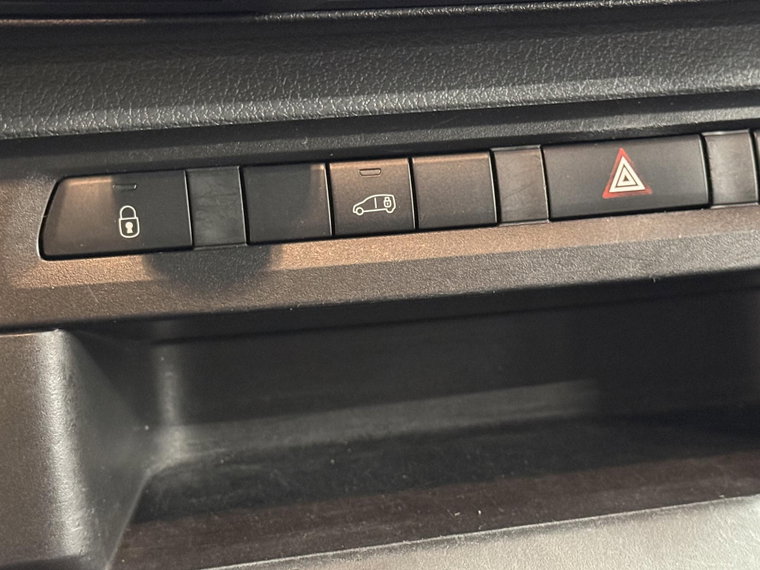 Vehicle Image 29