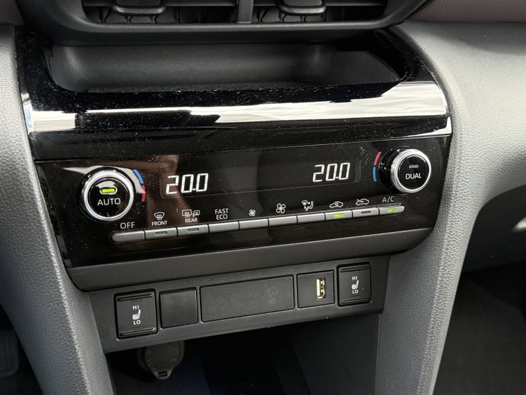 Vehicle Image 25