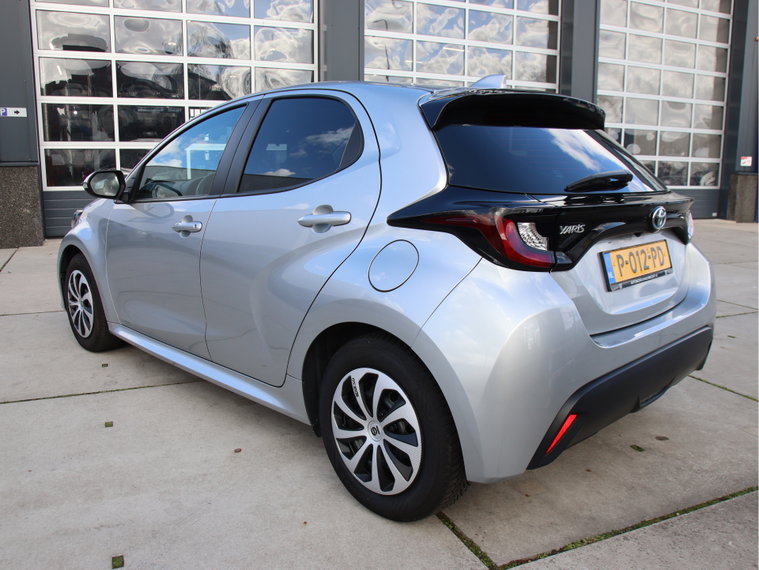 Vehicle Image 6