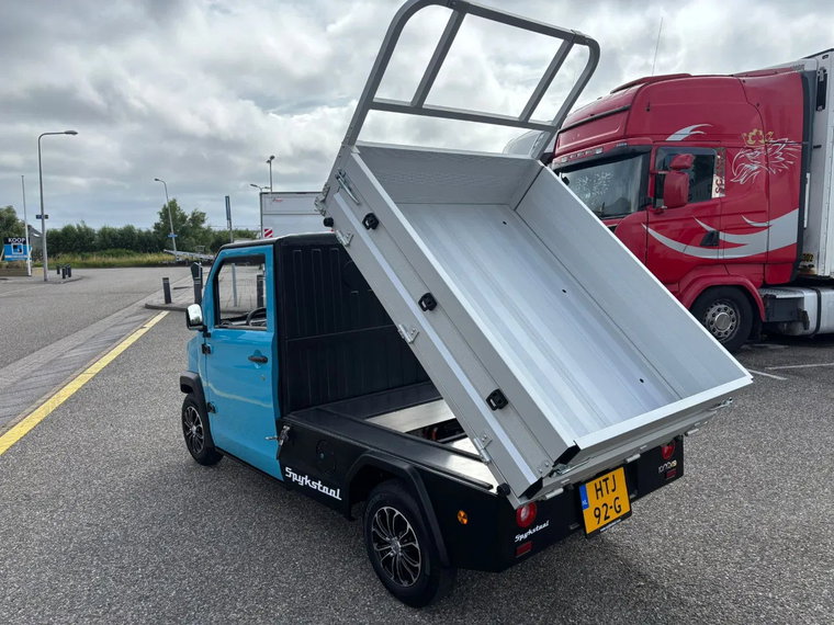 Vehicle Image 12