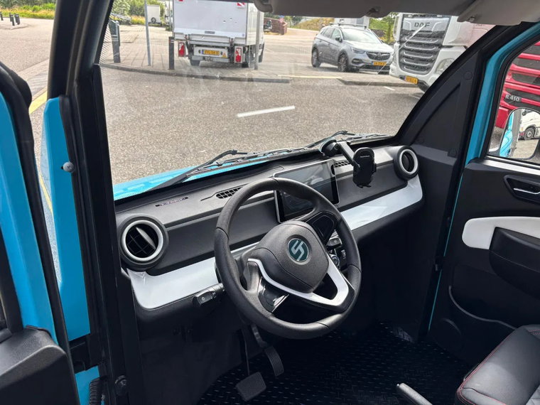 Vehicle Image 14