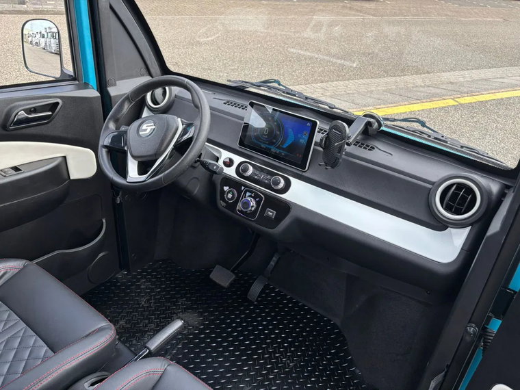 Vehicle Image 15