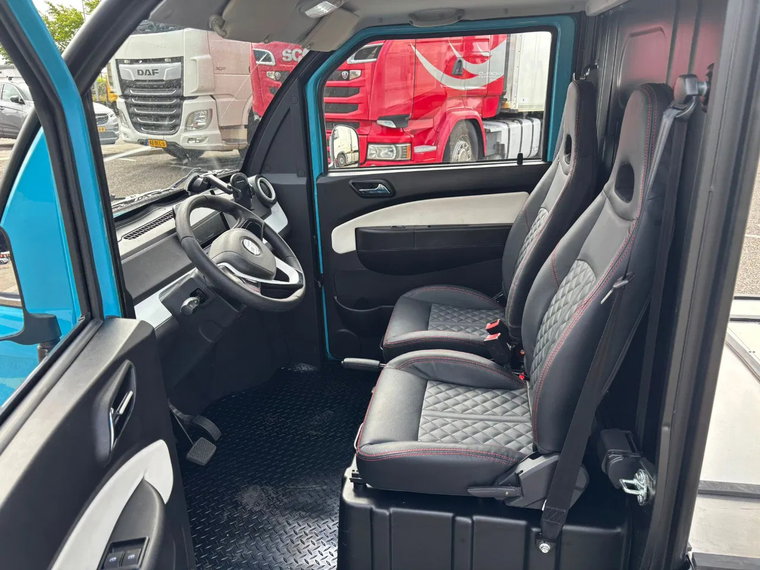 Vehicle Image 11