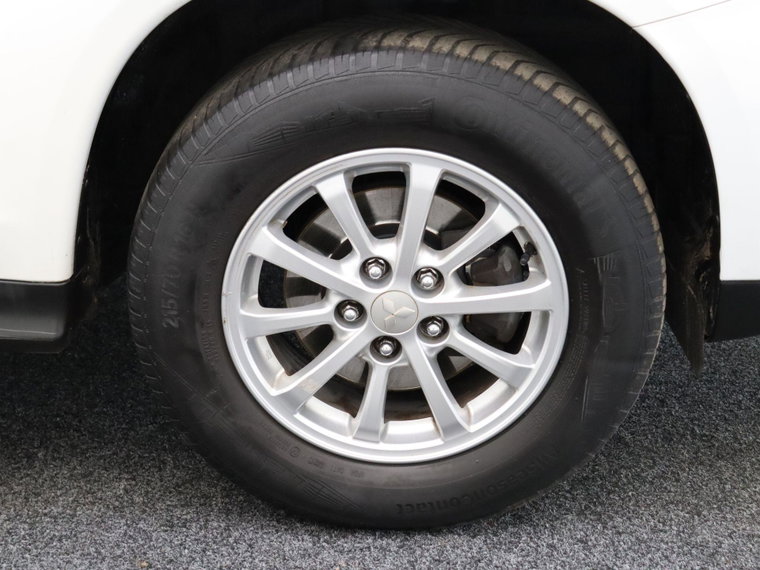 Vehicle Image 35
