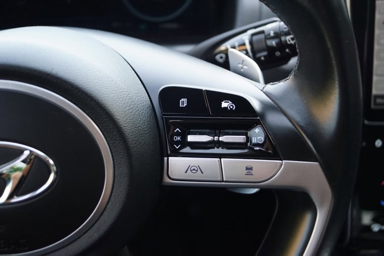 Vehicle Image 25