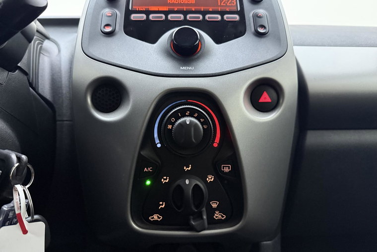 Vehicle Image 19