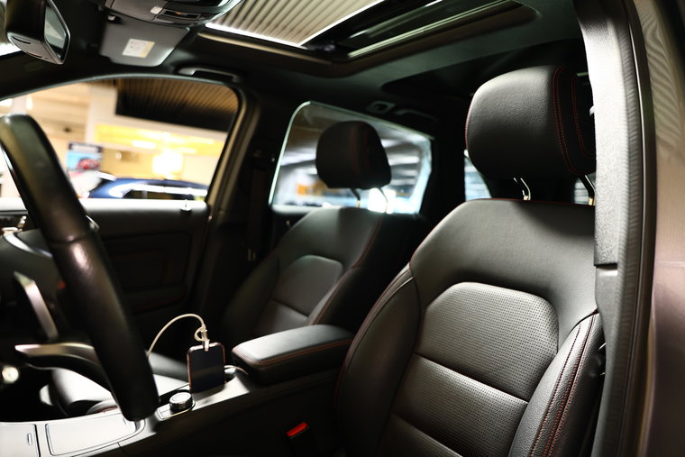 Vehicle Image 12