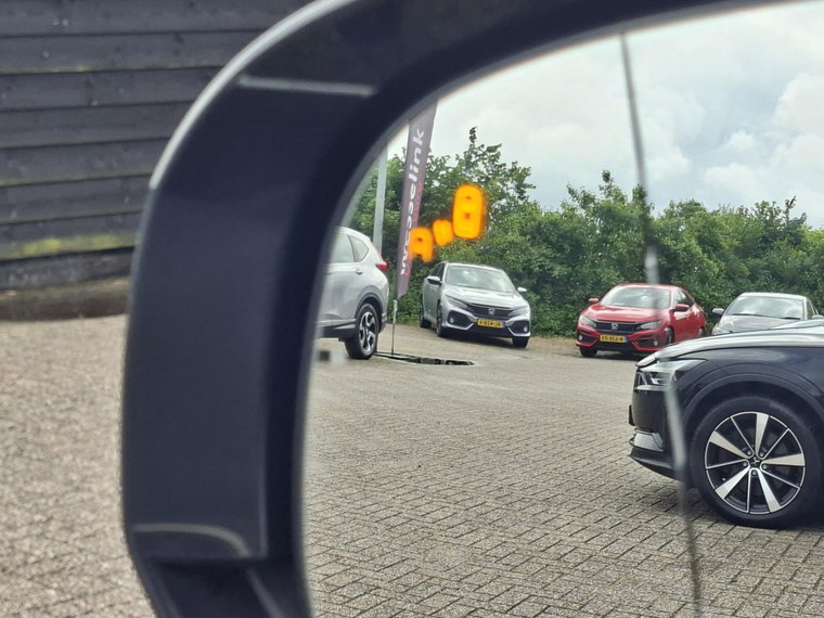 Vehicle Image 29