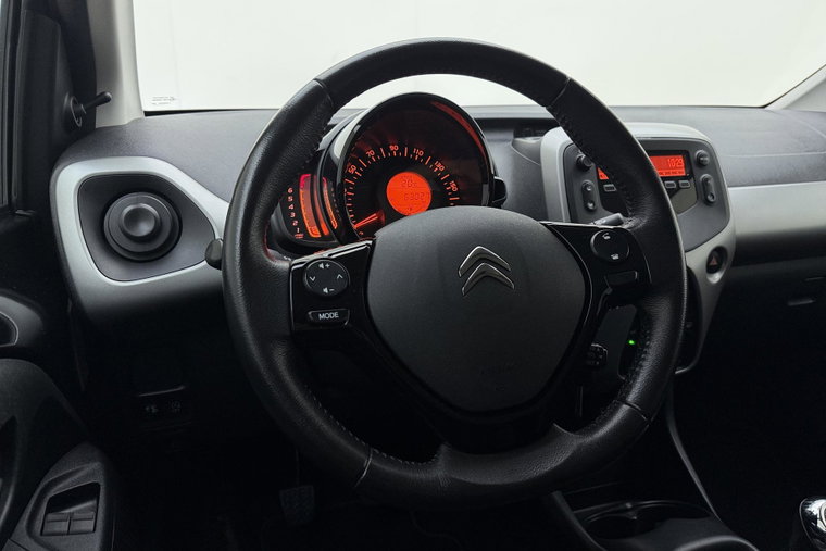 Vehicle Image 25
