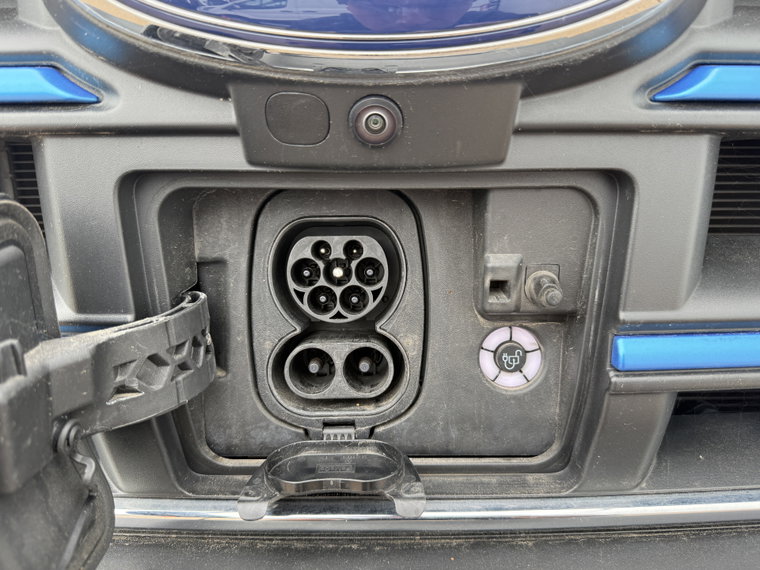 Vehicle Image 35