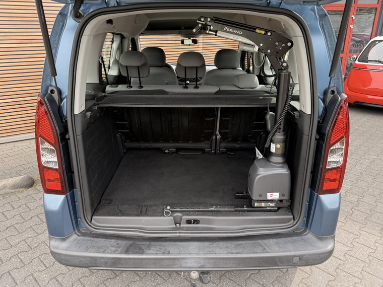 Vehicle Image 17