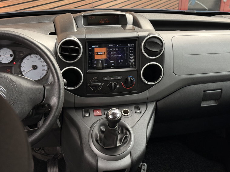 Vehicle Image 28