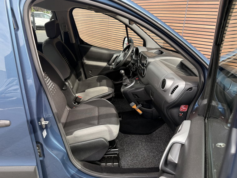 Vehicle Image 33