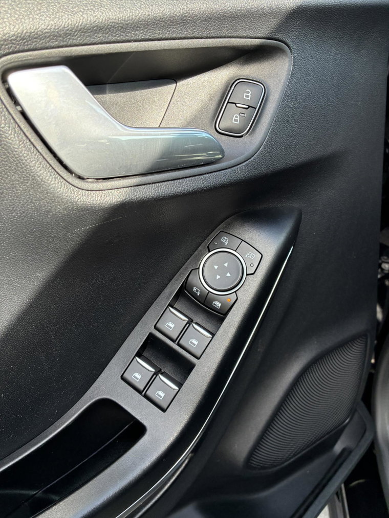 Vehicle Image 26