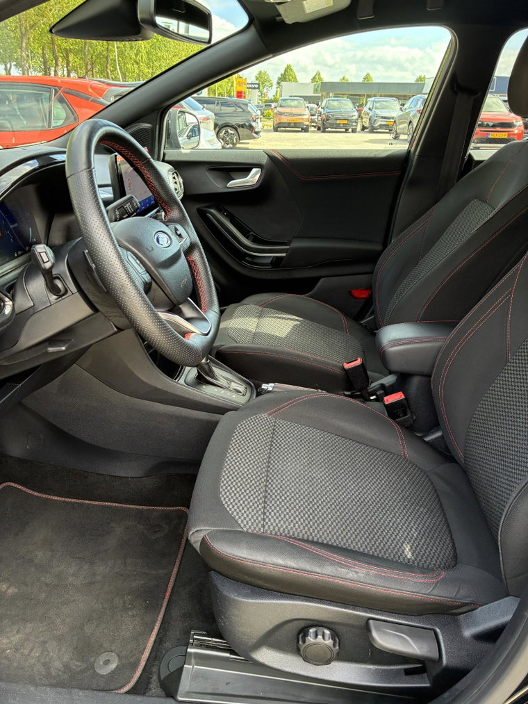 Vehicle Image 38