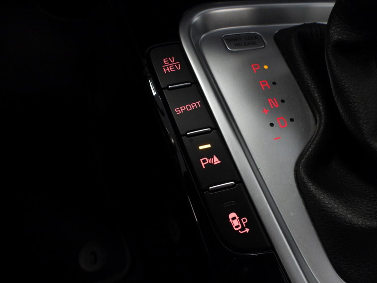 Vehicle Image 25