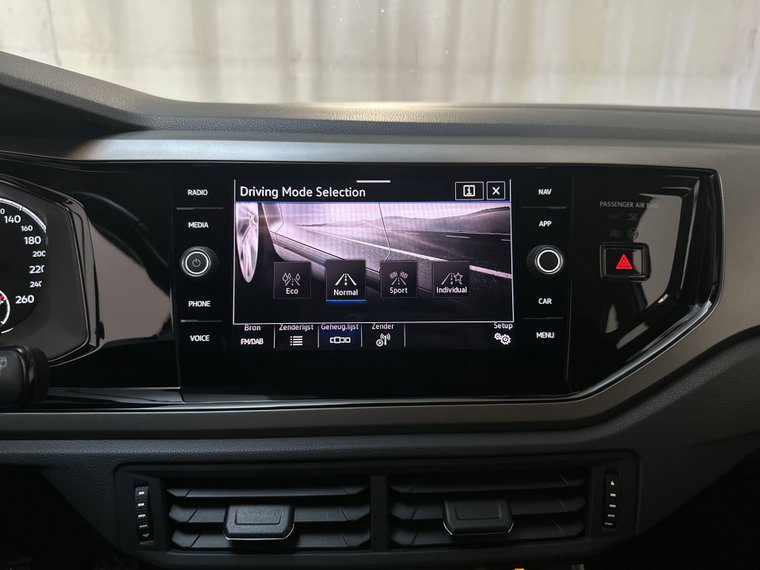 Vehicle Image 25