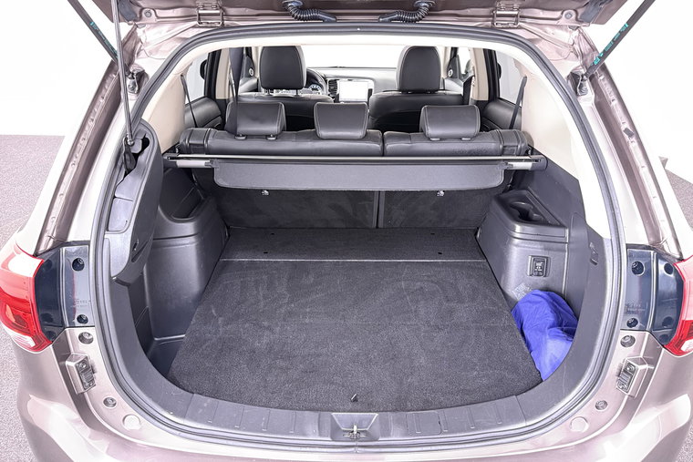 Vehicle Image 13