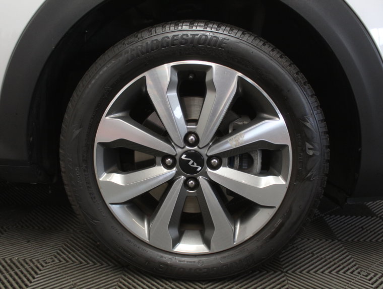 Vehicle Image 17