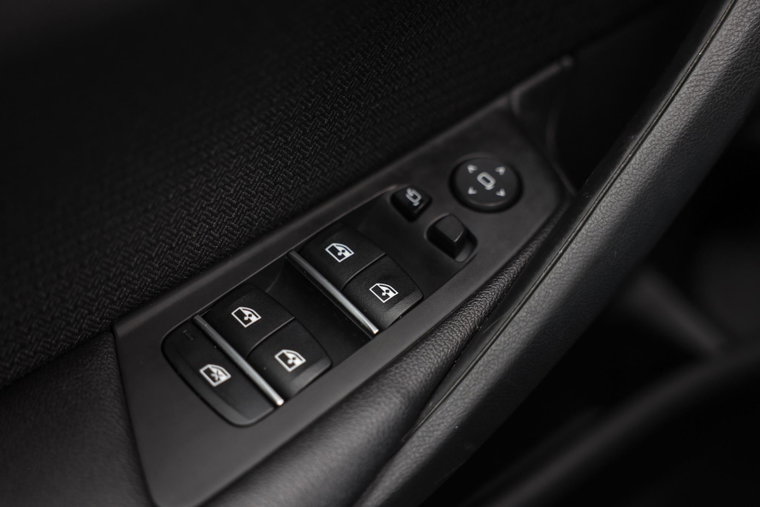 Vehicle Image 25